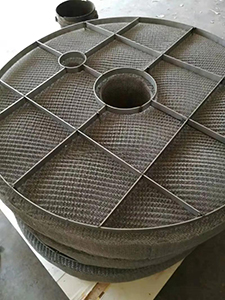Tower Internal Particle Separators for Removal of Solid Impurities